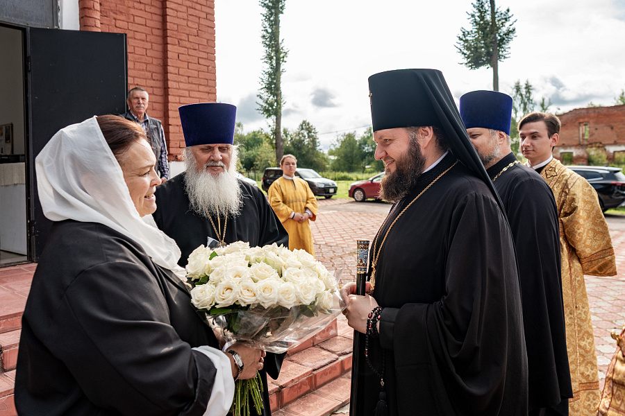 Архиерейское богослужение в Богородицерождественском храме деревни Старое г.о. Ступино